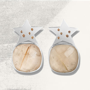 Earrings with silver stars fitted with Champagne diamonds above smoky quartz